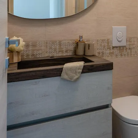 Appartamento Hanbury With Swimming Pool And Parking In Alassio