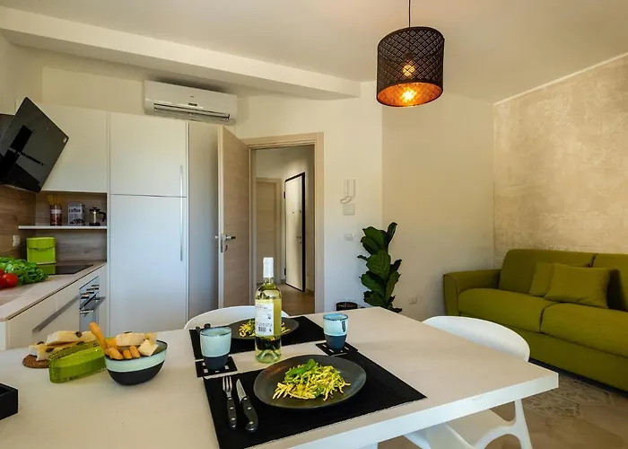 Hanbury With Swimming Pool And Parking In Hotel