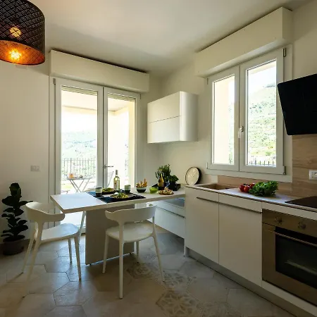 Hanbury With Swimming Pool And Parking In Alassio