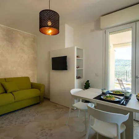 Apartment Hanbury With Swimming Pool And Parking In *
