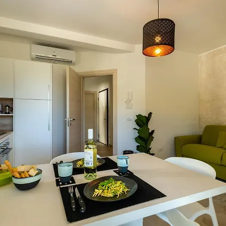 Hanbury With Swimming Pool And Parking In Apartment