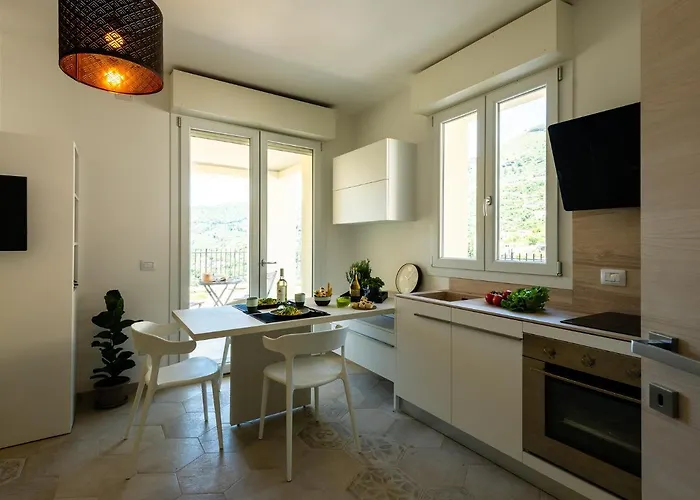 Hanbury With Swimming Pool And Parking In Alassio