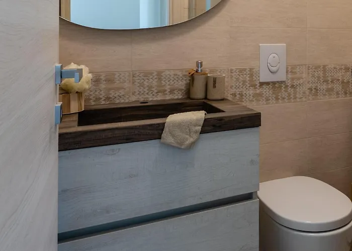 Hotel Hanbury With Swimming Pool And Parking In Alassio