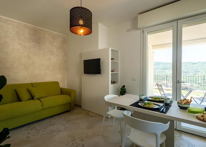 Hotel Hanbury With Swimming Pool And Parking In *