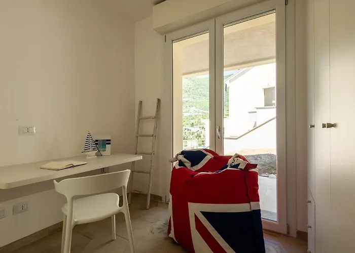 Hotel Hanbury With Swimming Pool And Parking In Alassio