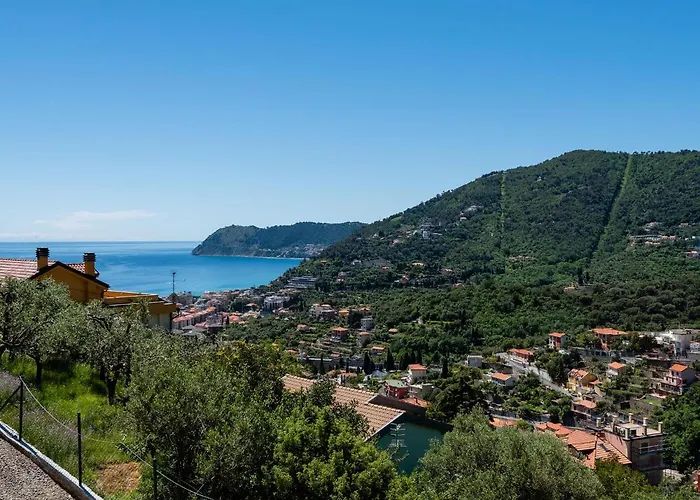 Hanbury With Swimming Pool And Parking In Hotel Alassio