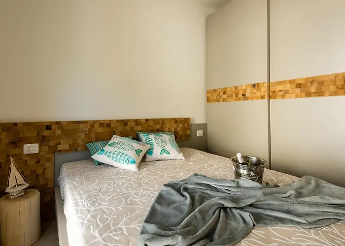 Hotel Hanbury With Swimming Pool And Parking In *